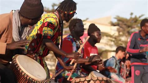  Alima - een hypnotiserende melodie met invloeden van West-Afrikaanse volksmuziek en moderne elektronica